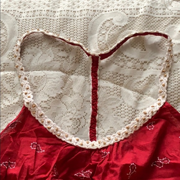 Red tank - Picture 2 of 4